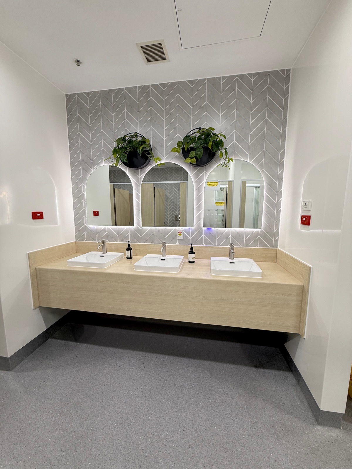 Wall sheeting and flooring detail in a laboratory environment by JA Floors